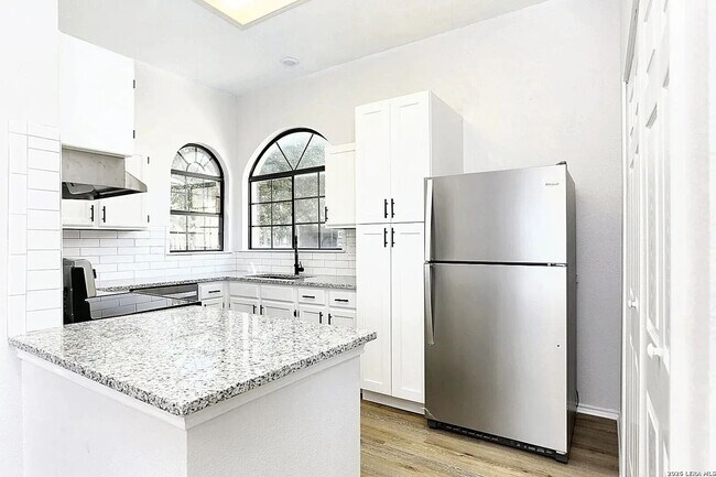 Building Photo - 4026 Winter Sunrise Dr