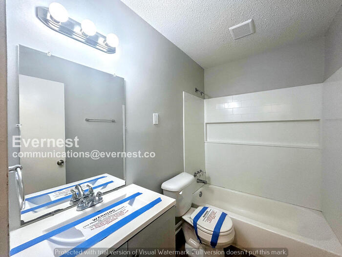 Building Photo - 2645 Eastbrook Dr