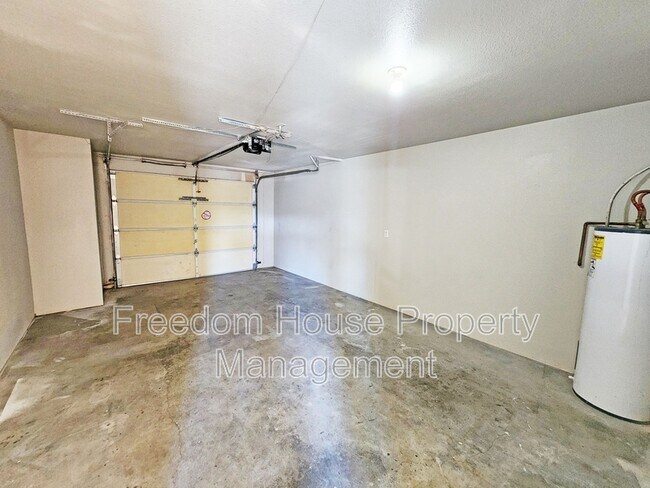 Building Photo - 1081 Marne Ct