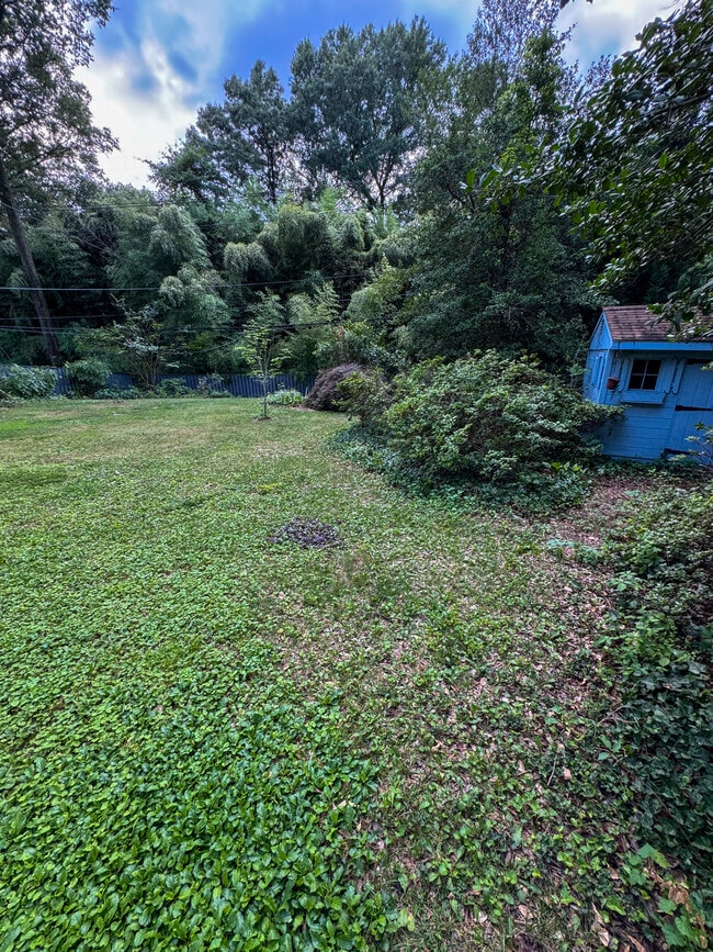 Building Photo - 2804 Crest Ave