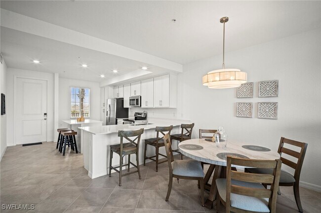 Building Photo - 15285 Grn Acrs Ave