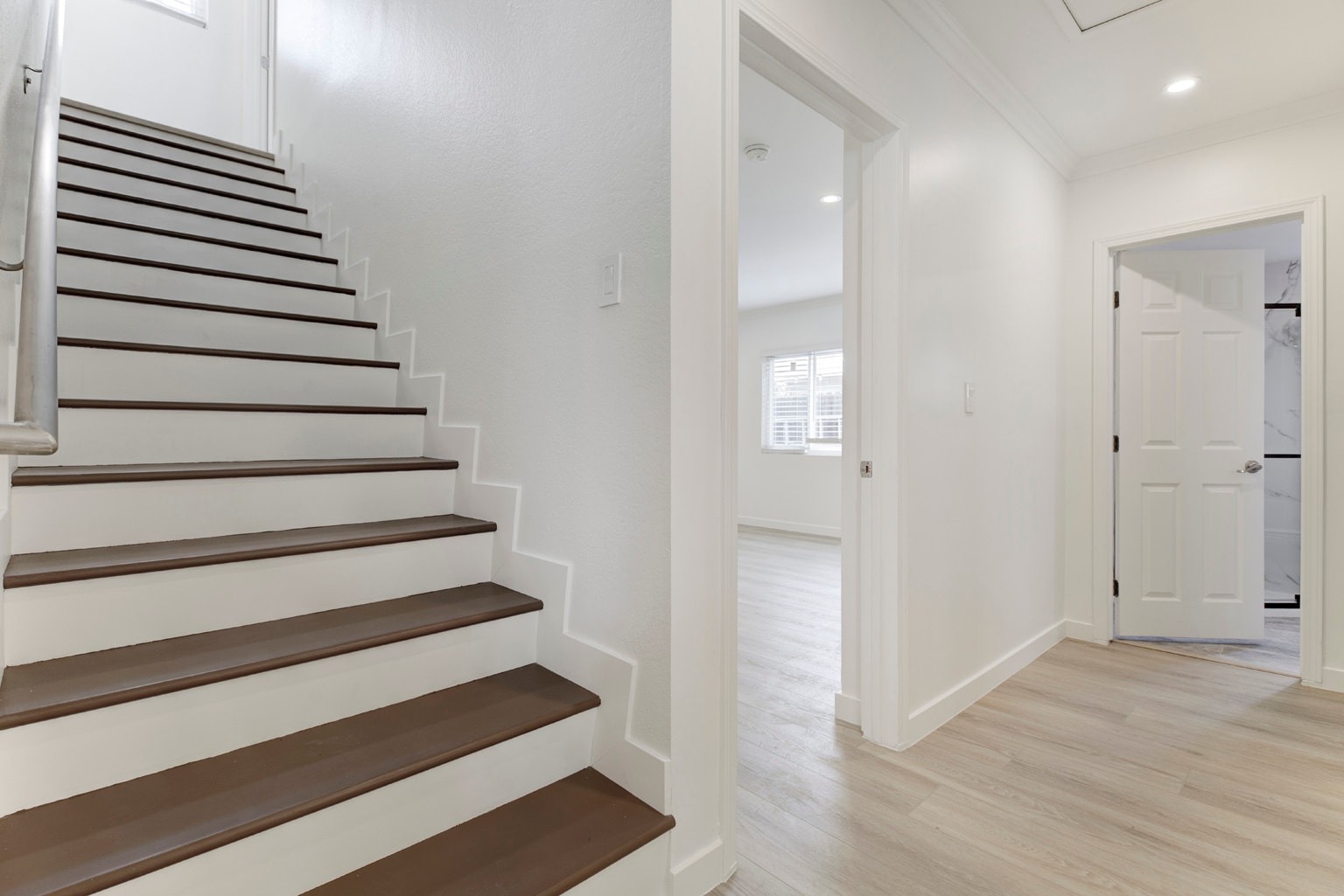 Building Photo - 247 N Oak Ave