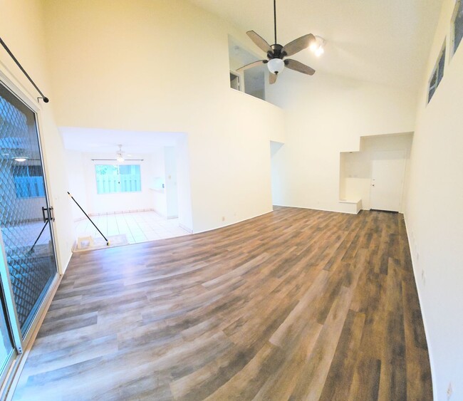 Building Photo - Niu Valley 4 Bedroom 3 Bathroom 2 Parking Home