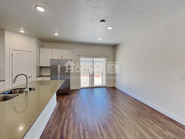 Building Photo - 4304 N Poplar Street