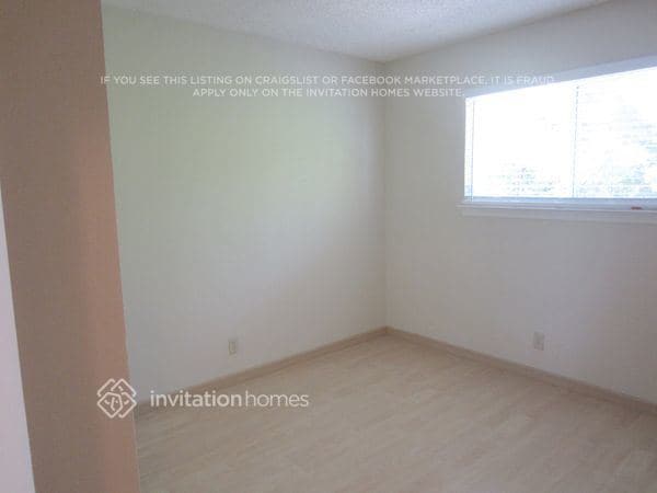 Building Photo - 1315 W H St