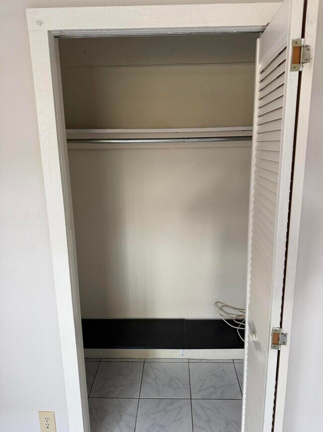 Building Photo - 1812 E Oakland Park Blvd