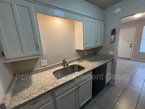 Building Photo - 4420 S Union Ave