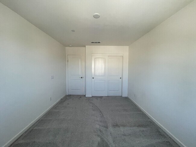 Building Photo - 5-Bedroom Home, Including In-Law Suite, in...