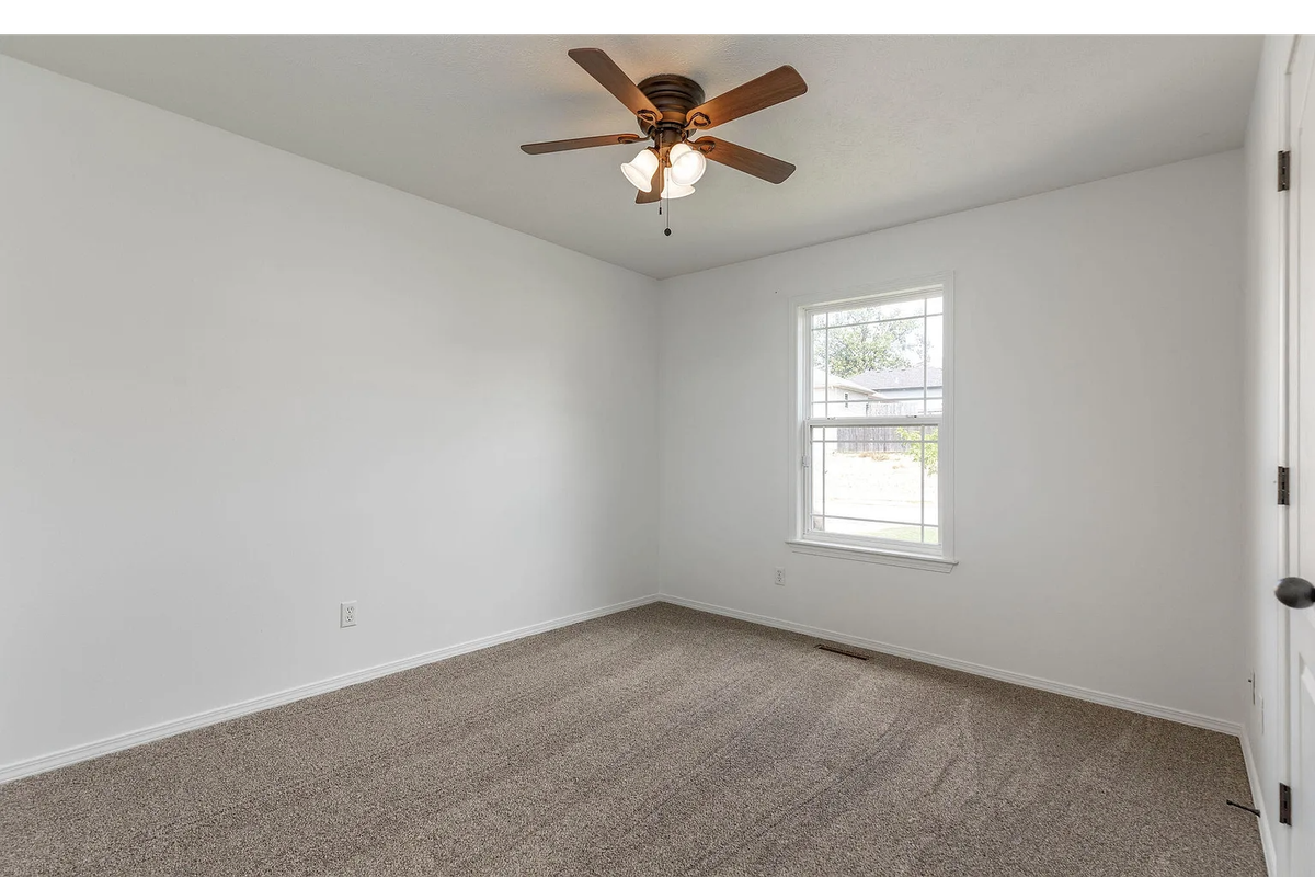 Building Photo - 523 Amber Ave
