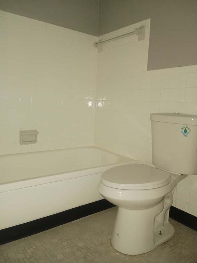 Building Photo - 13444 Euclid Ave