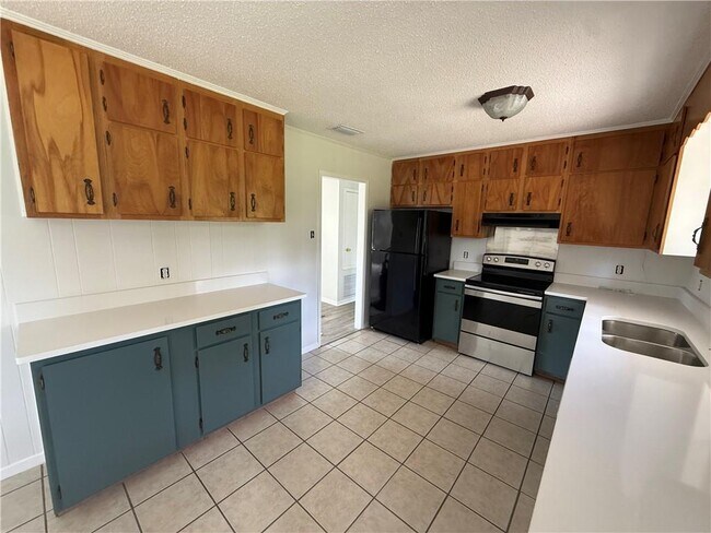 Building Photo - 7662 Simmons Dr
