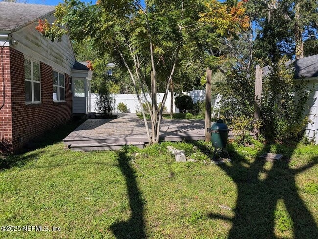Building Photo - 1429 Azalea Dr
