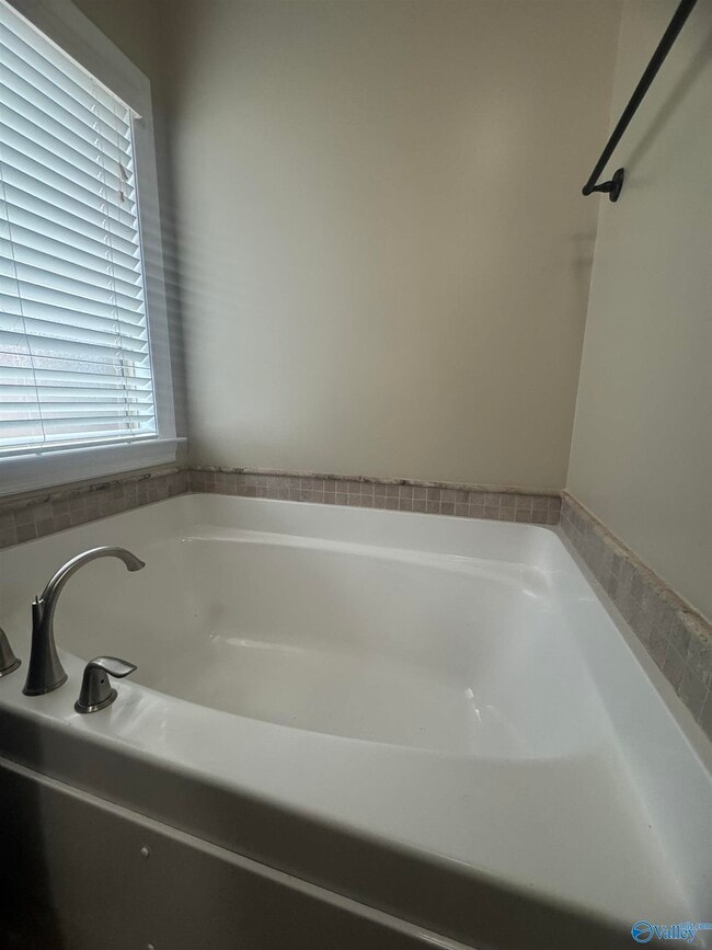 Building Photo - 101 Somerset Park Dr