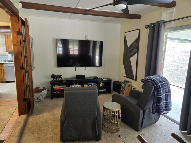 Building Photo - 613 Westbury Dr