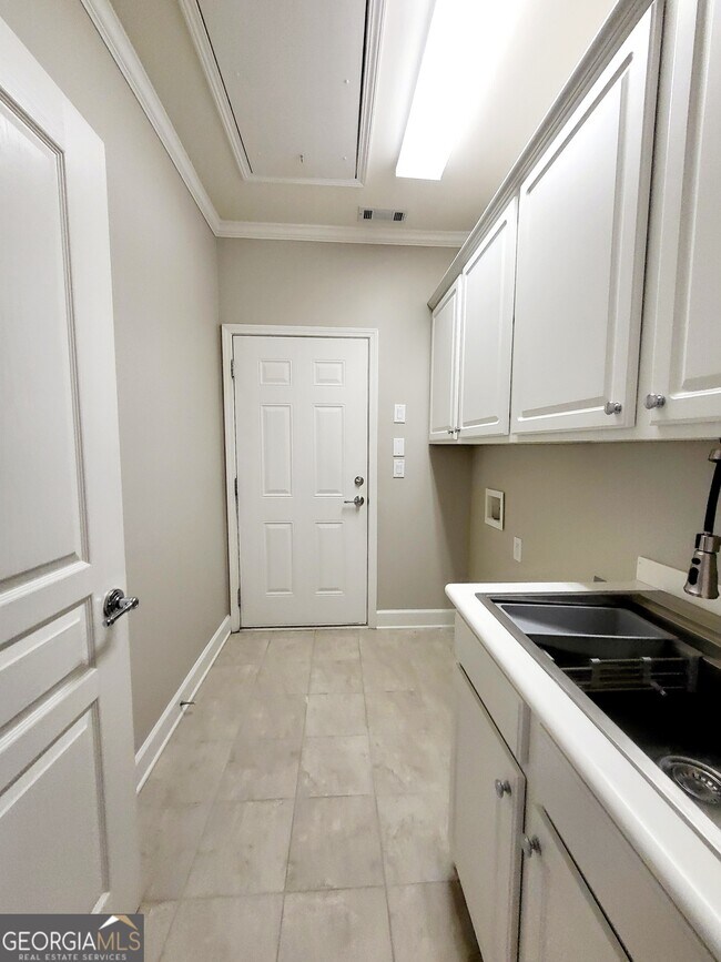 Building Photo - 6411 Hickory Springs Cir