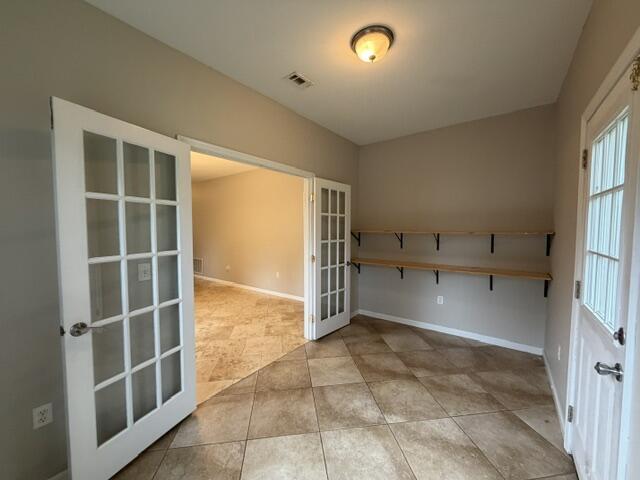 Building Photo - 2457 Lakeview Dr S