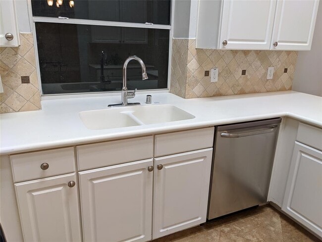 Building Photo - 16114 Charter Rock Dr