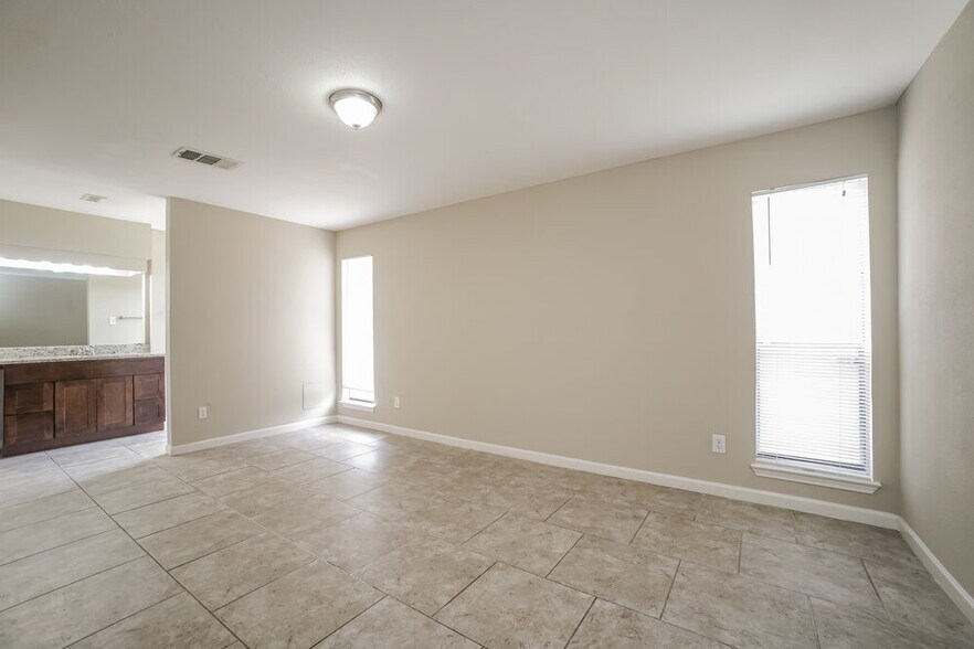 Building Photo - 7659 Athlone Dr