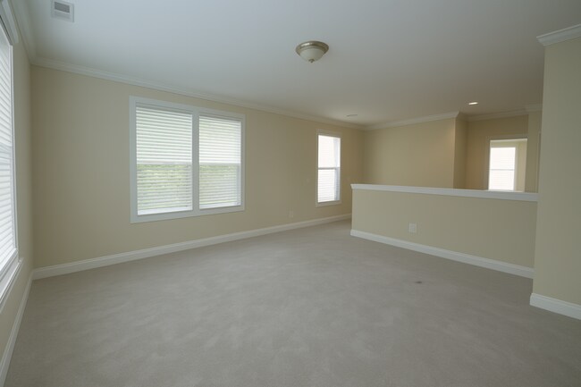 Building Photo - 542 Finnbar Dr