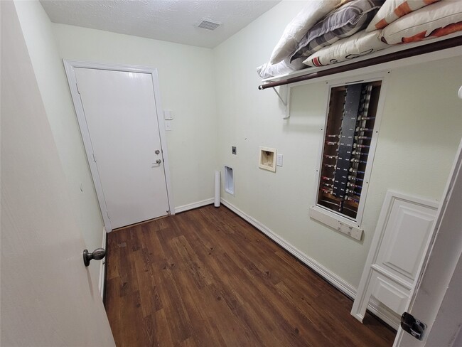 Building Photo - 15010 Sparks Ct