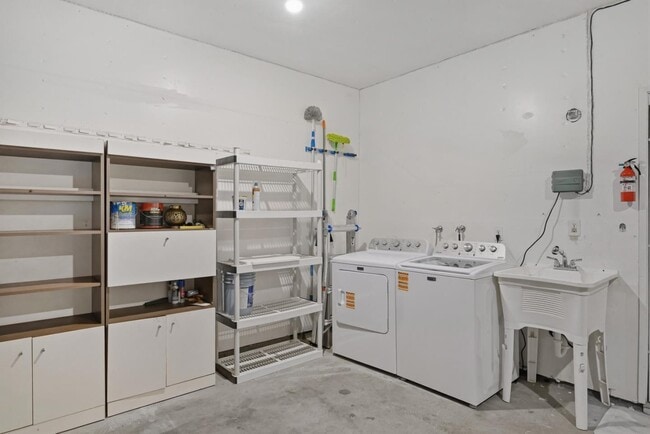Building Photo - 1286 Crestpoint Dr