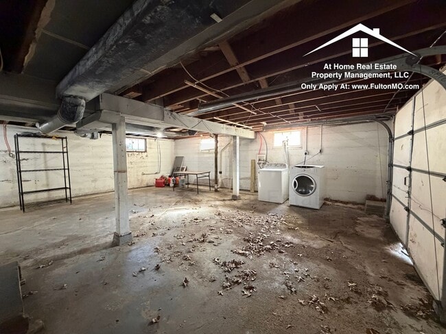 Building Photo - 707 Hollyhock Dr