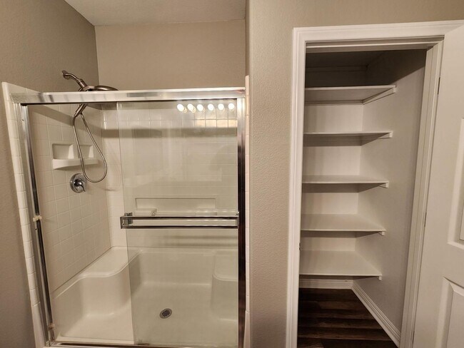 Building Photo - Beautiful Single Story 3 Bedroom close to Cadence