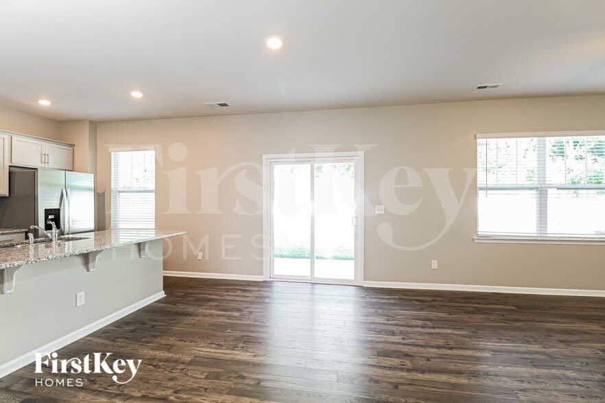 Building Photo - 5048 Deisy May Ln