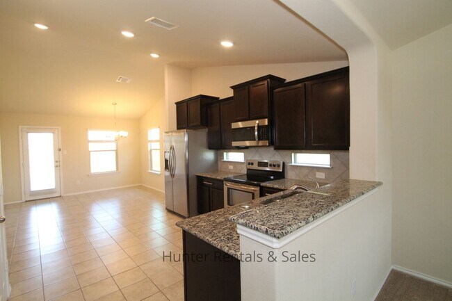 Building Photo - Charming Bungalow Style Home with Modern C...