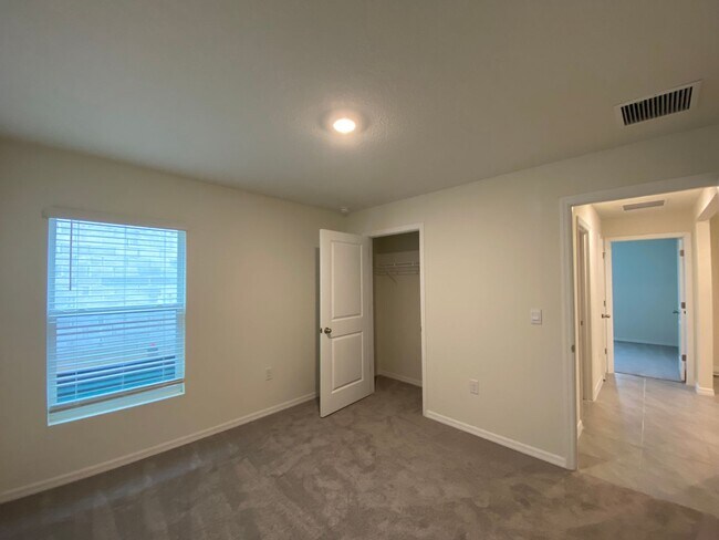 Building Photo - Desirable SE Ocala Neighborhood - Deer Path - 3/2/2 *Won't Last*