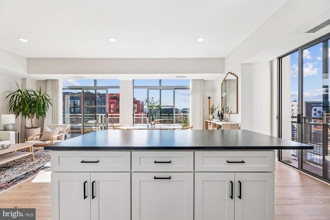 Building Photo - 475 K St NW