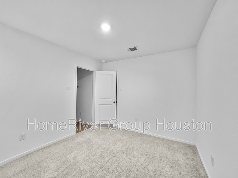 Building Photo - 16492 Blossom Grv Dr