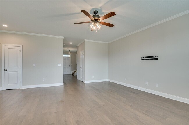 Building Photo - 3207 Wayne Dr
