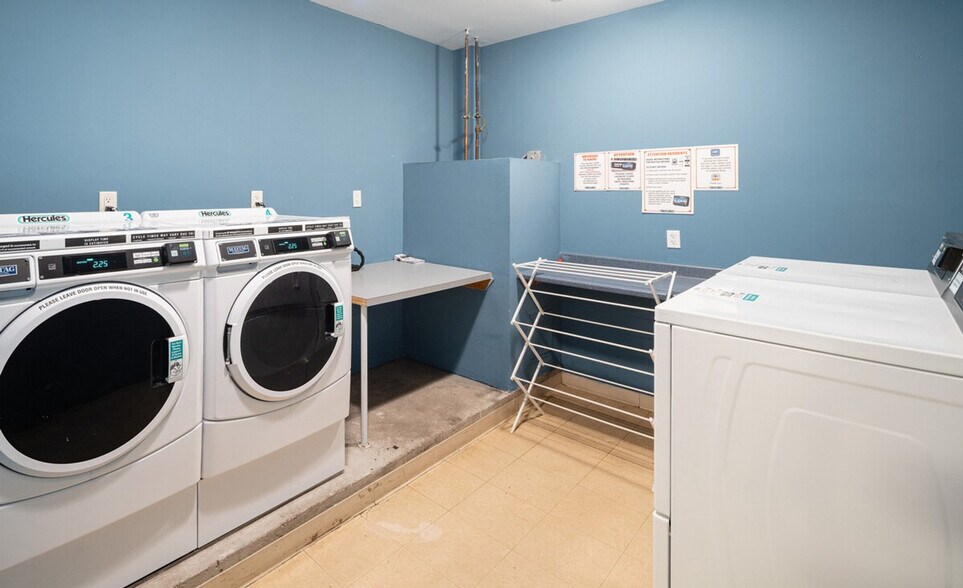 Building Photo - 423 Pacific St