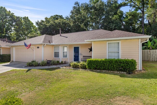 Building Photo - Experience a breezy lifestyle in the convenient Eagle Point subdivision!