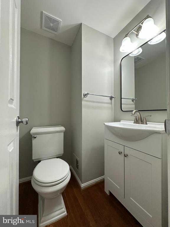 Building Photo - 10152 Village Knolls Ct