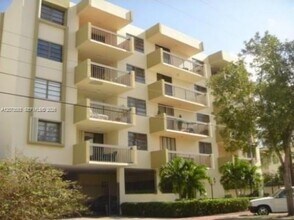 Building Photo - 6937 Bay Dr