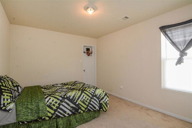 Building Photo - 9930 Swallow Dr