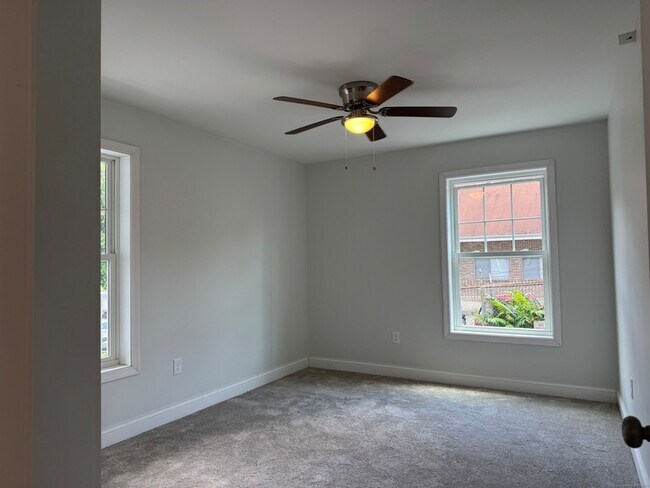 Building Photo - 1085 Whalley Ave