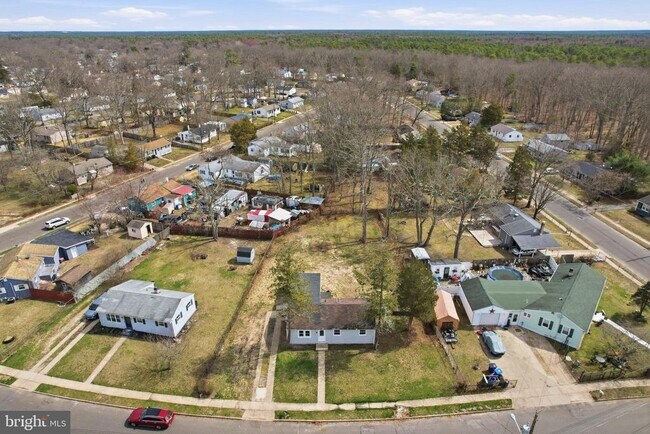 Building Photo - 4 Coville Dr