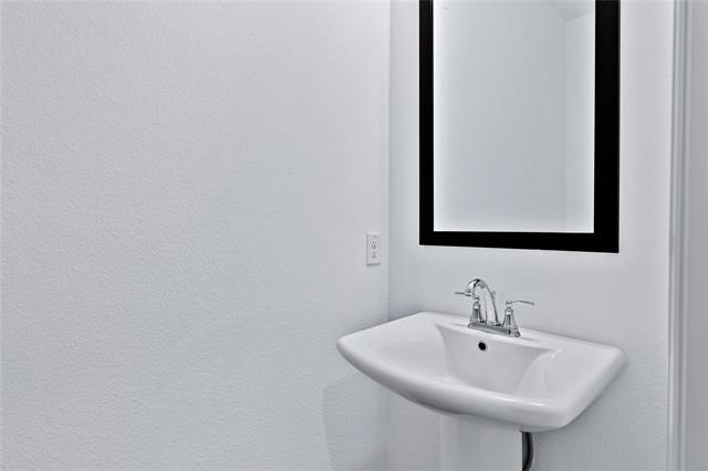 Building Photo - 1320 Hill Country Pl
