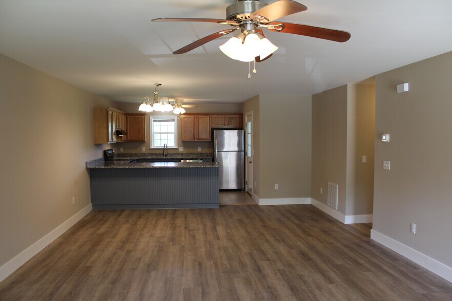 Great Room to Kitchen - 505 Clear Creek Rd