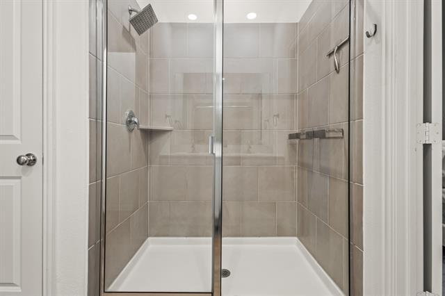 Building Photo - 1733 Lake Grove Dr