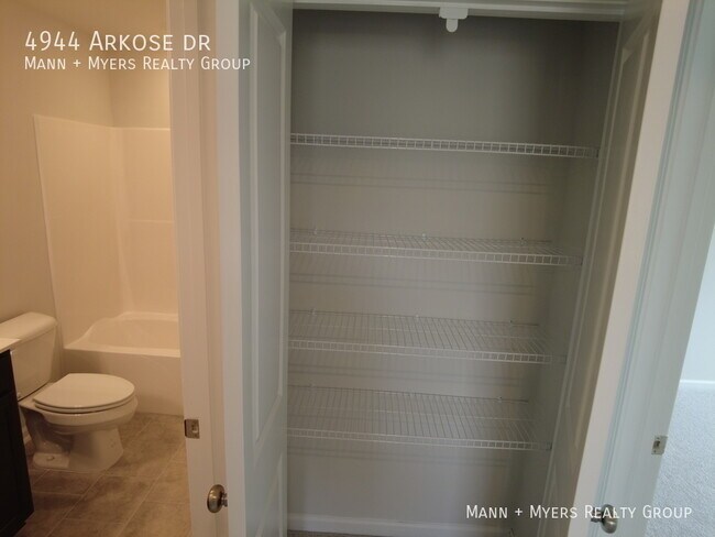 Building Photo - 4944 Arkose Dr