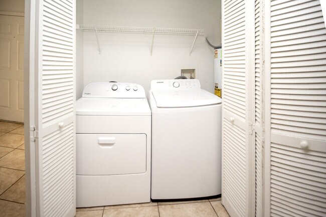 Building Photo - Gated Club Cortile 3/2 Condo 1st-Floor In-Unit Laundry