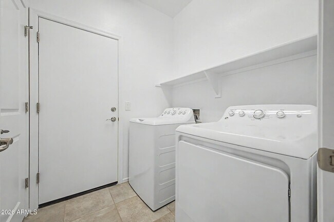 Building Photo - 21254 W Hubbell St