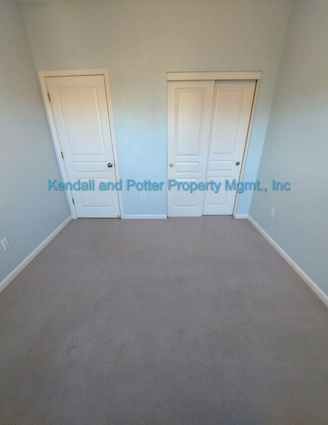 Building Photo - Immaculate 4 Bedroom, 3.5 Bath Townhome in Desirable Scotts Valley