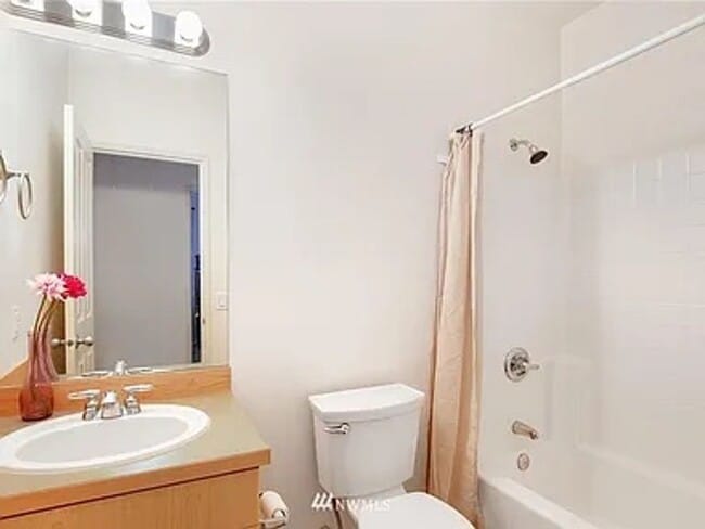 Building Photo - Sammamish 2 Bed 2 Bath