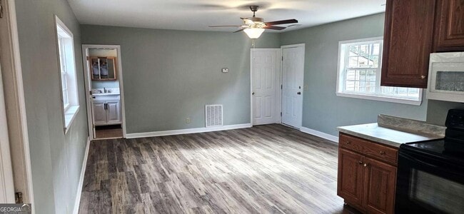 Building Photo - 860 Northside Dr E