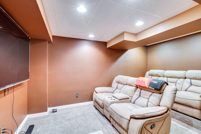 Building Photo - 14 Normandy Dr